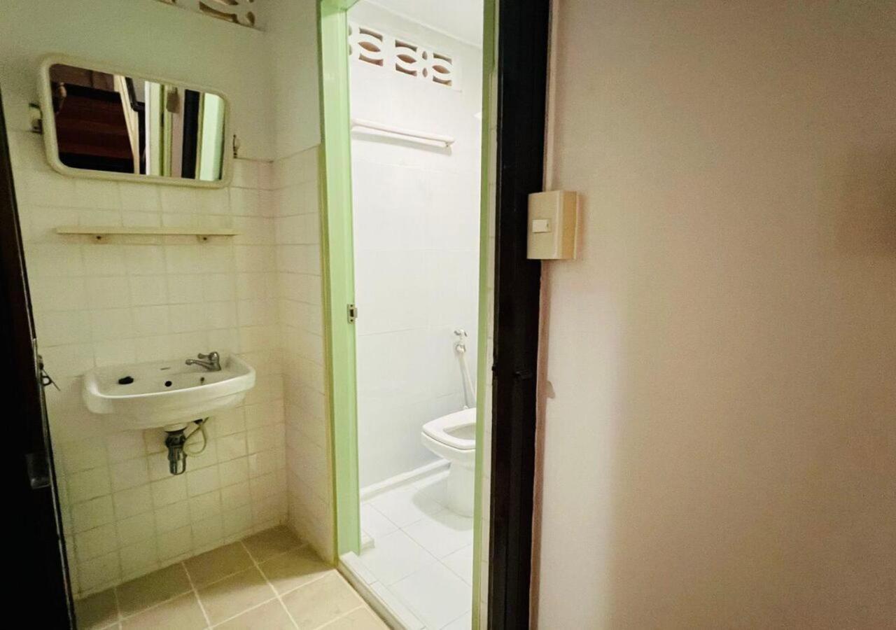 Reehouse@Soi Cowboy/Asoke Bts Hotel Bangkok Exterior photo